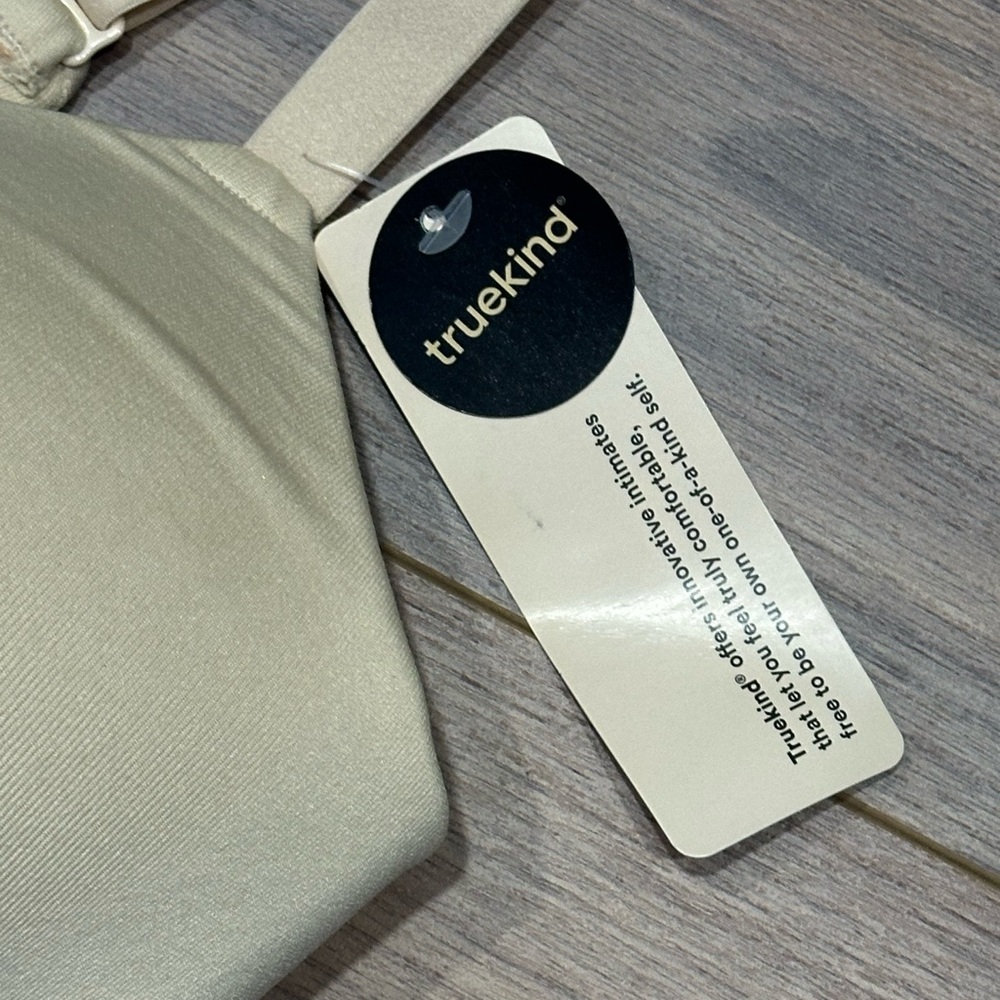 Seamless Cream Bra - Picture 2 of 7